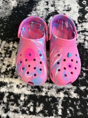 CROCS Kids Pink and Blue Swirl Clogs